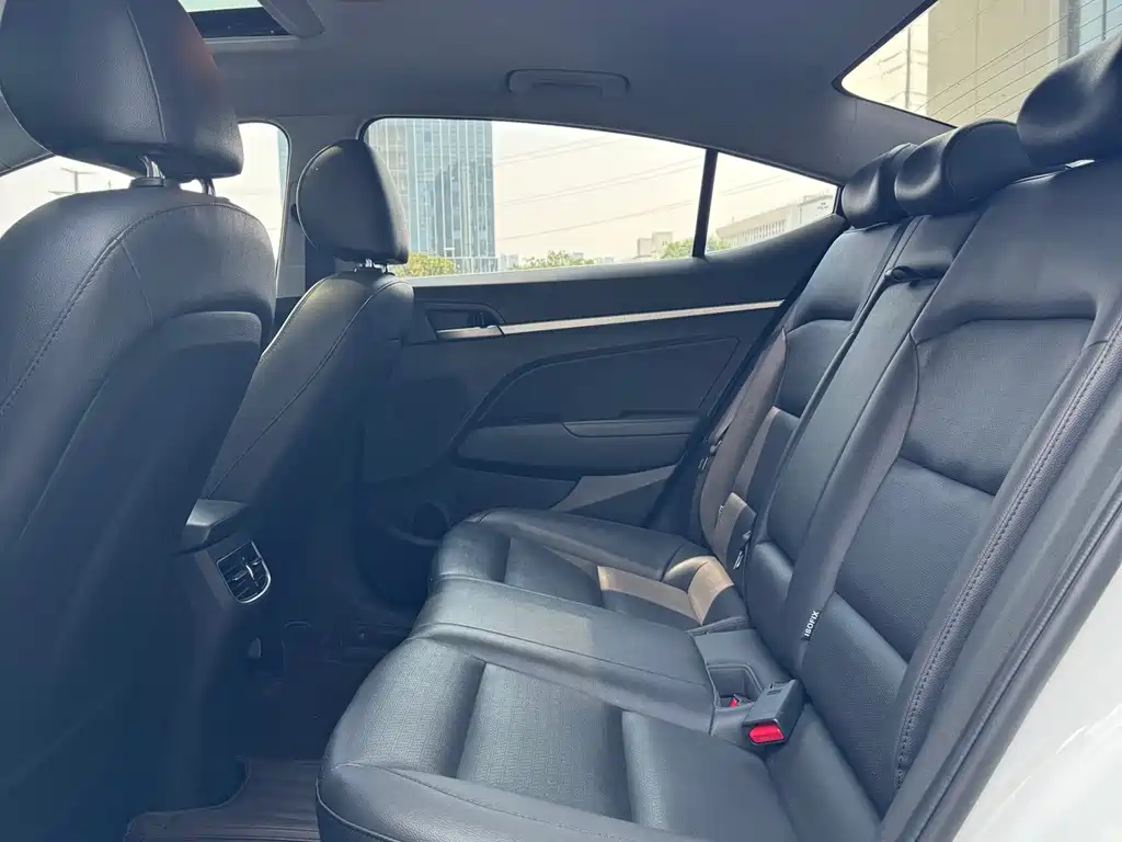 Hyundai Elantra — миниатюра 14
