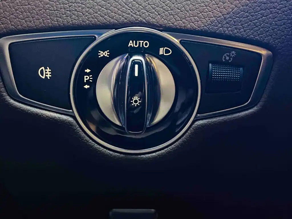 Mercedes-Benz E-Class — миниатюра 11