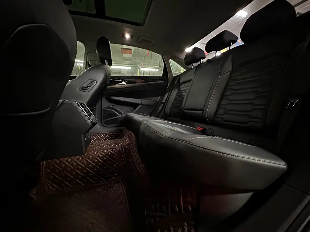 Volkswagen Passat 2021 330TSI Elite