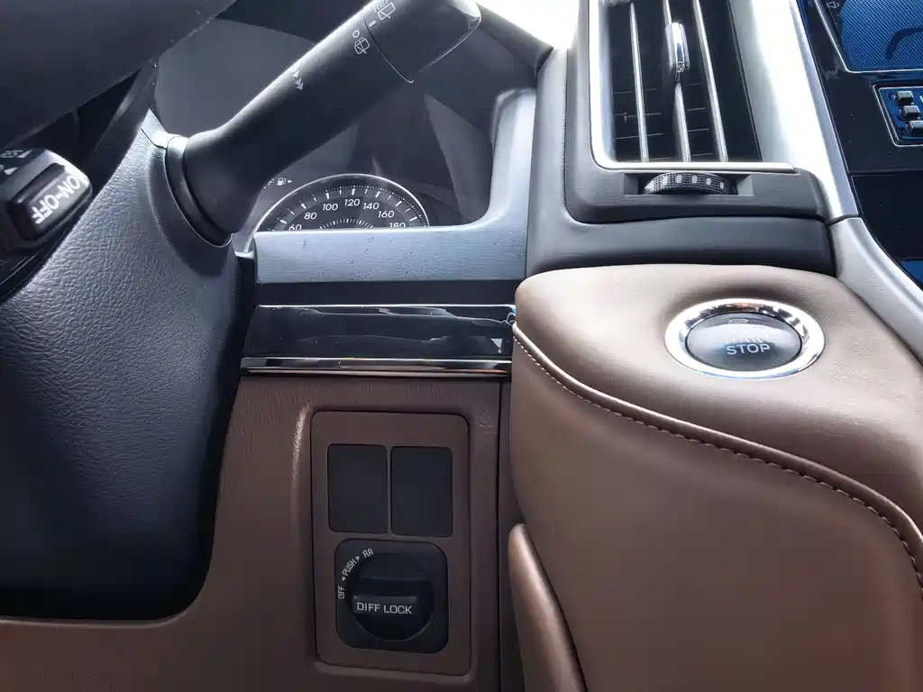 Toyota Land Cruiser 4.6L V8 Middle East Limited Edition, фото 11