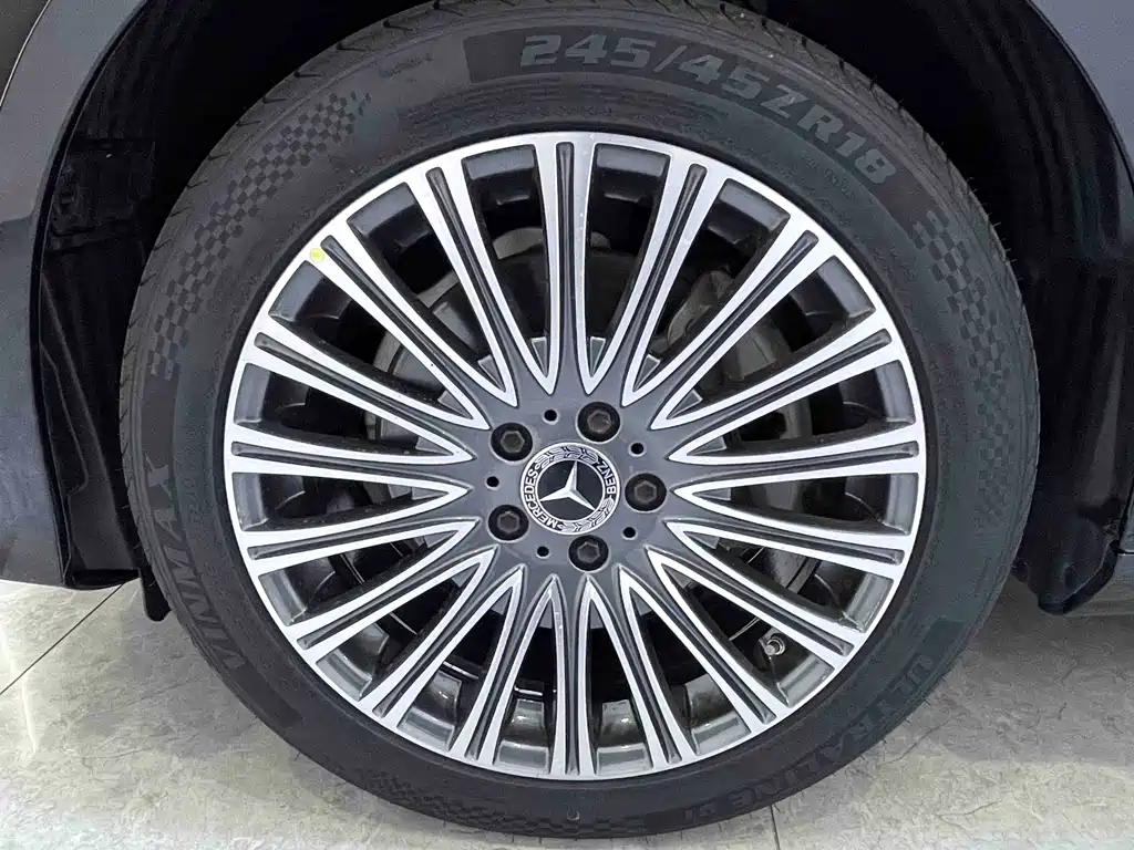 Mercedes-Benz E-Class — миниатюра 17