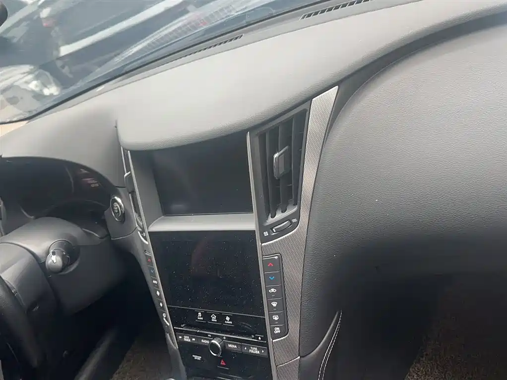 INFINITI  Q50L