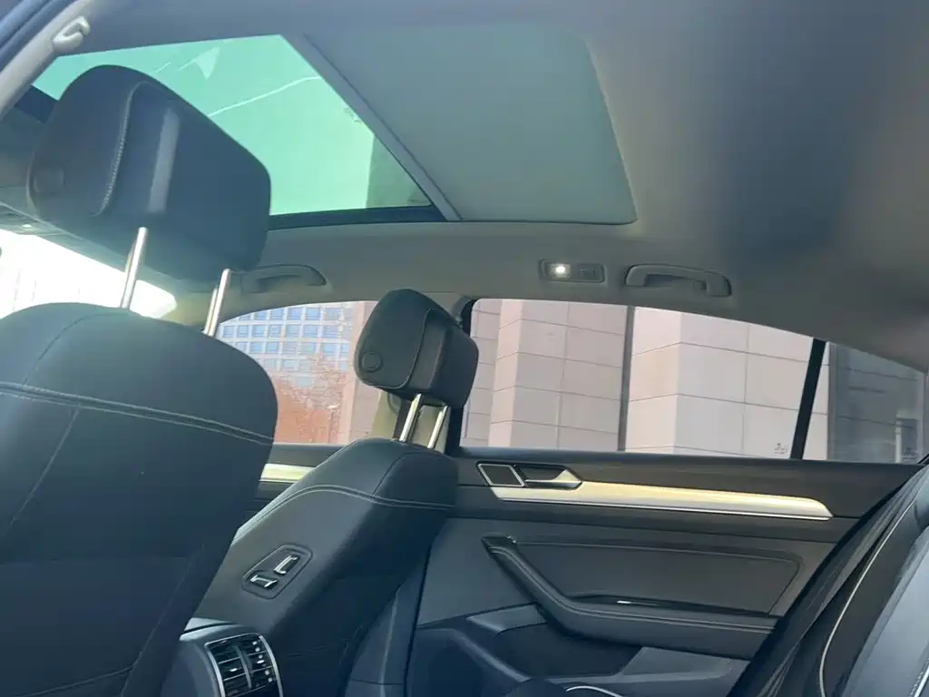 VOLKSWAGEN MAGOTAN GTE PLUG IN HYBRID