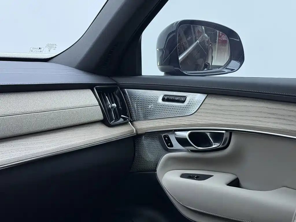 Volvo XC90 PHEV — миниатюра 21