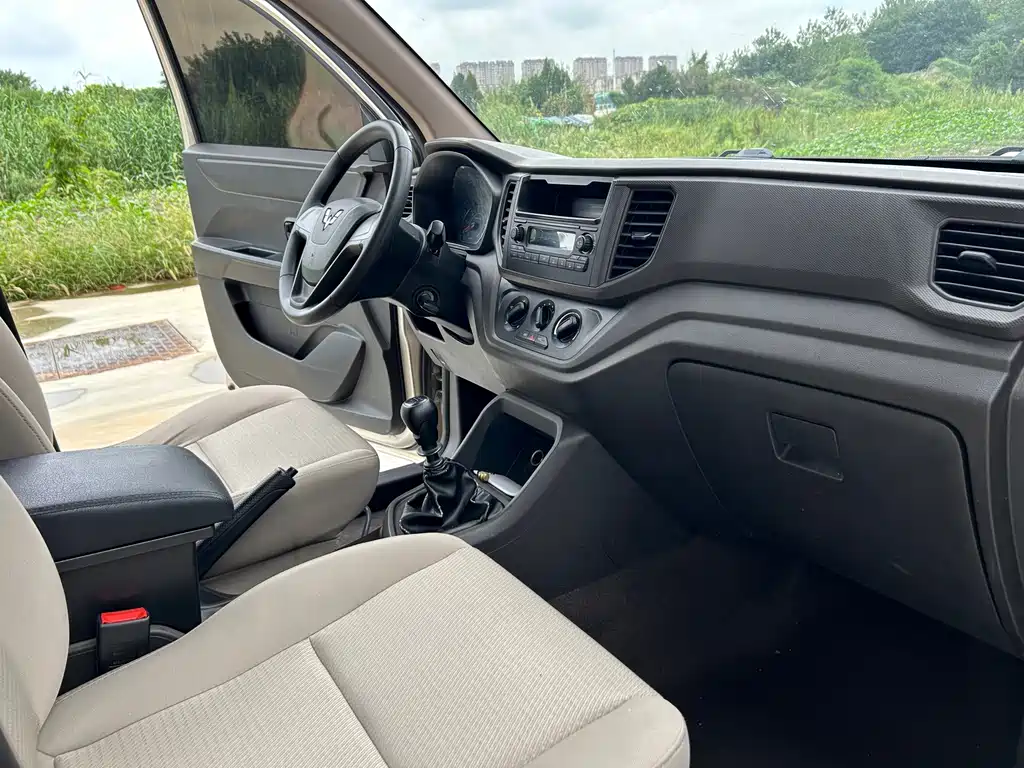Wuling Hongguang V — миниатюра 10