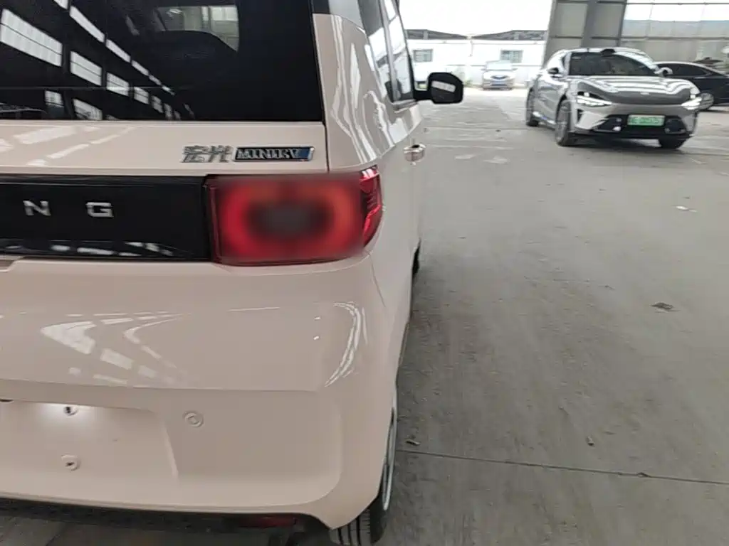 Wuling MINIEV — миниатюра 8