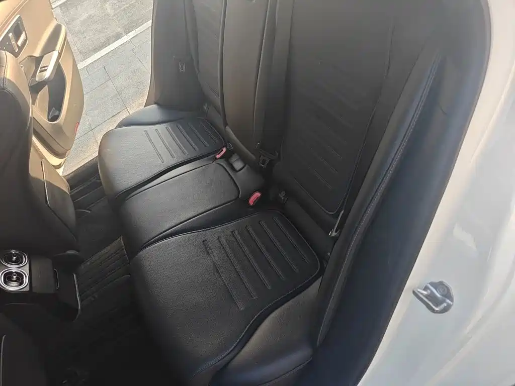 Mercedes-Benz C-Class — миниатюра 15