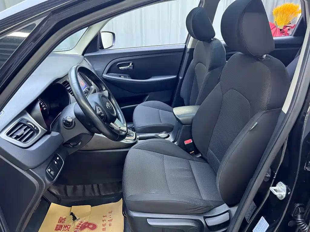 Kia Carens 2013 2.0L 7 мест AT Standard V