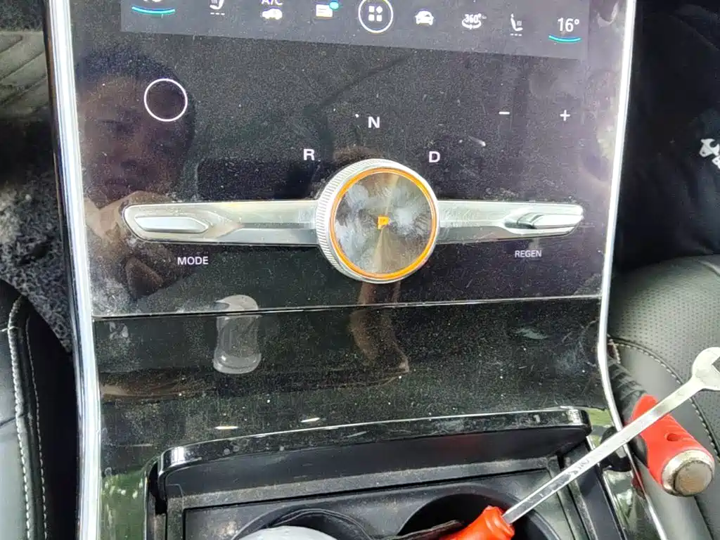 Roewe MARVEL X — миниатюра 14