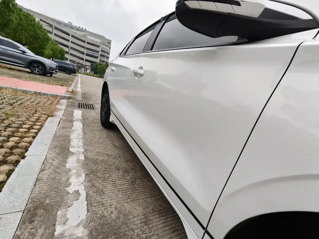 BYD e2 — миниатюра 17