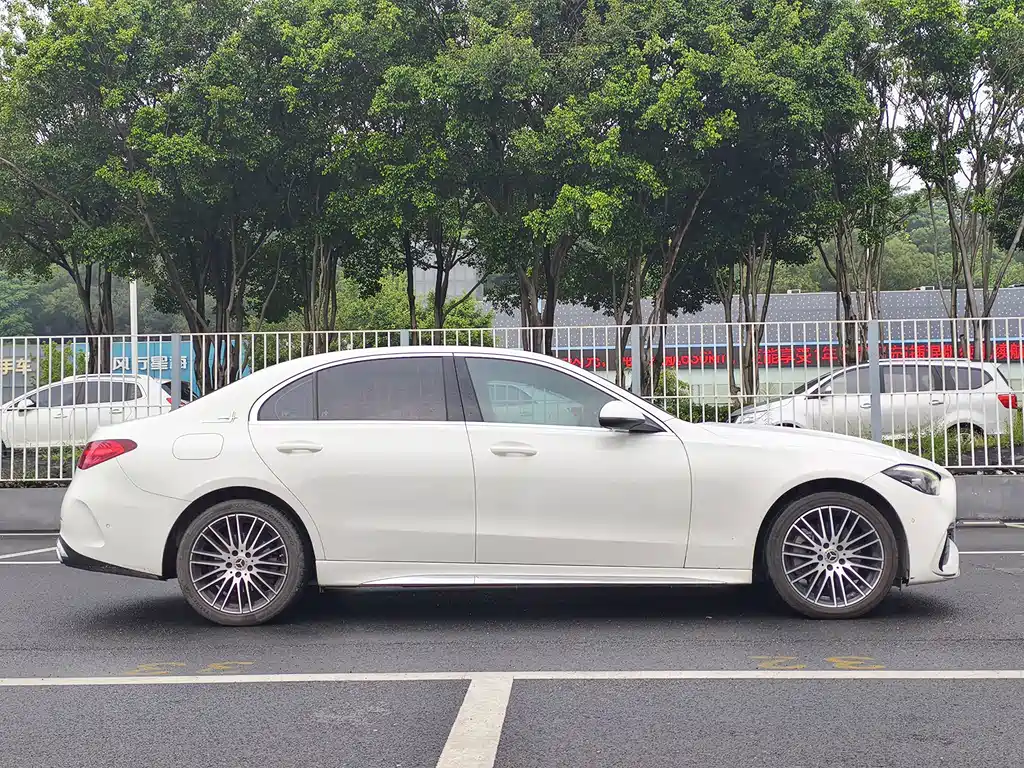Mercedes-Benz C-Class — миниатюра 7