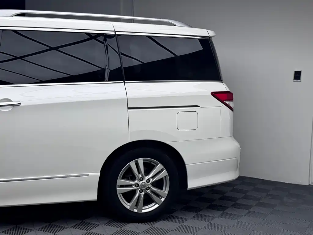 Nissan Quest — миниатюра 5