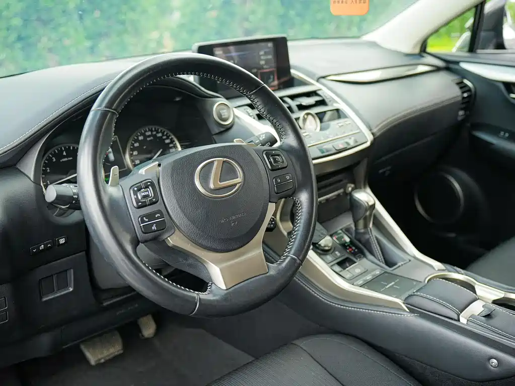 Lexus NX 2020 200 V