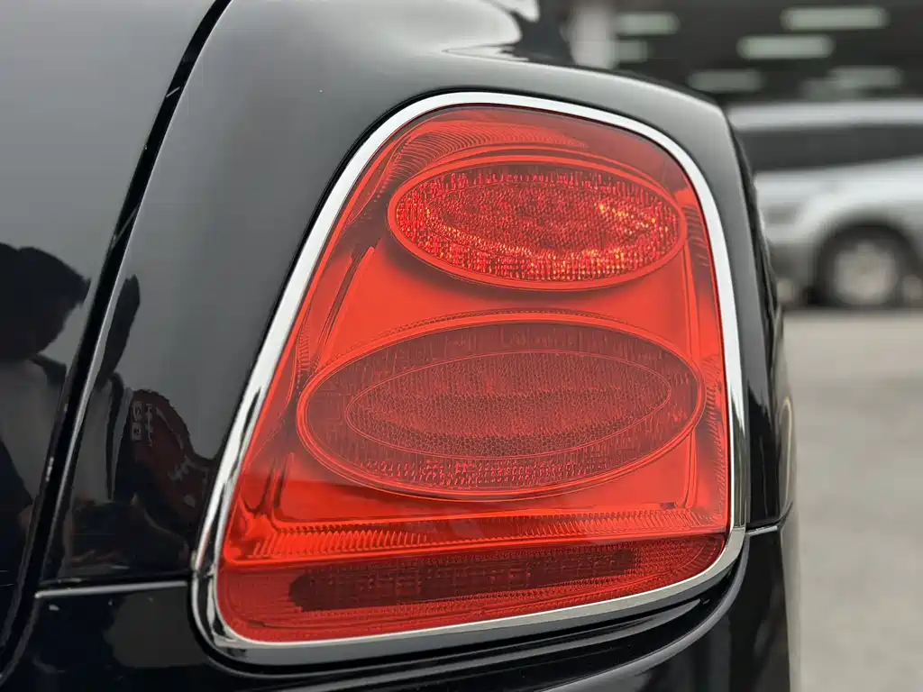 Bentley Flying Spur 2010 6.0T мест