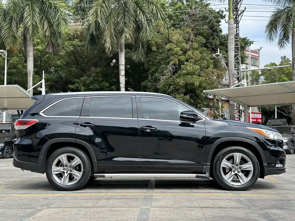 TOYOTA HIGHLANDER