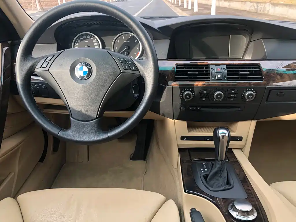 BMW 5 Series — миниатюра 7