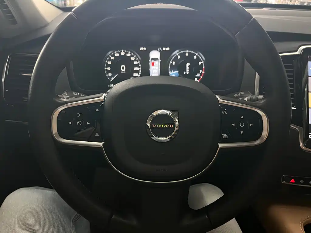Volvo XC90 — миниатюра 10