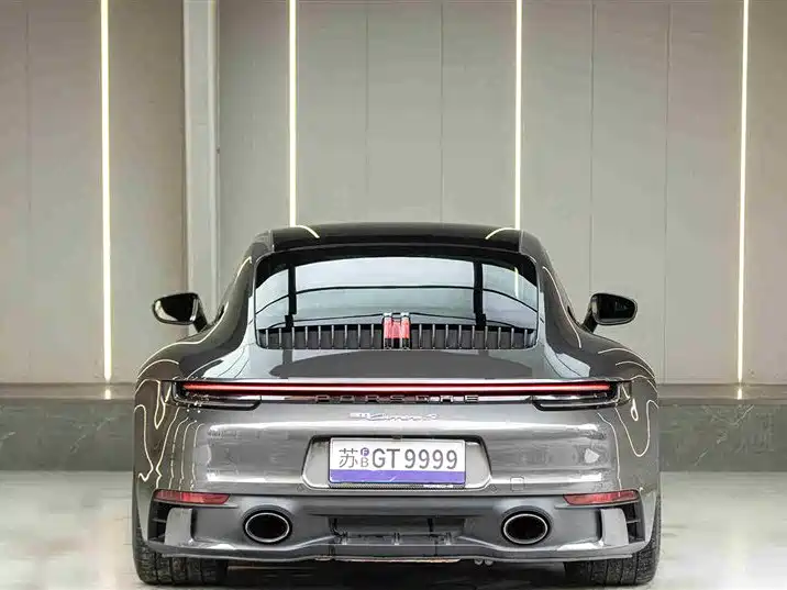 PORSCHE 911