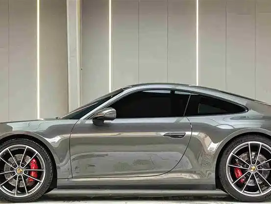 PORSCHE 911