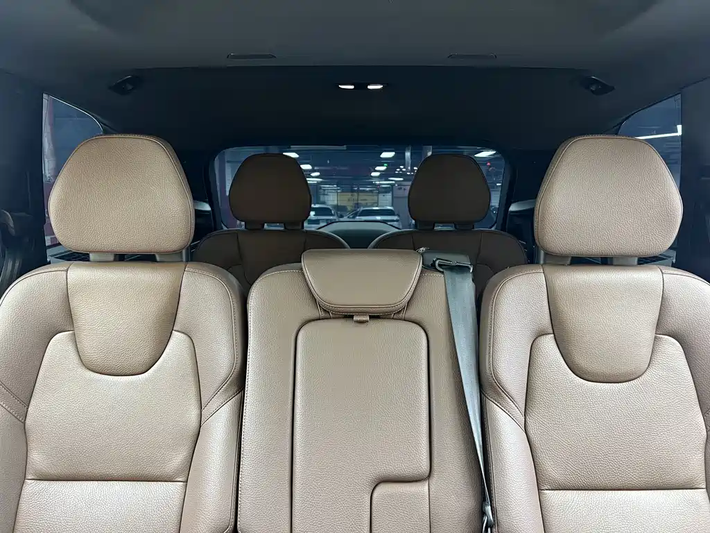 Volvo XC90 2023 B5 Luxury 7 мест