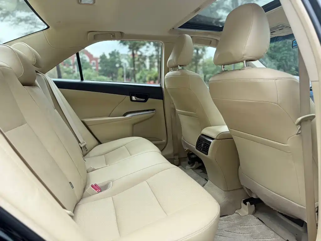 Toyota Camry — миниатюра 13