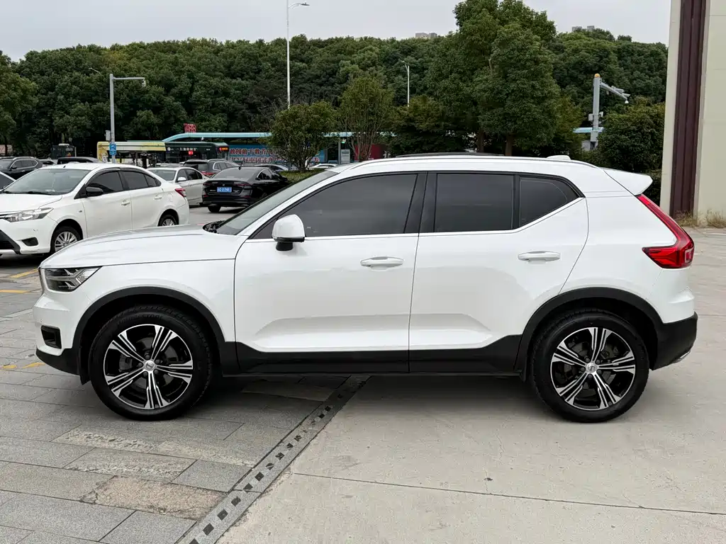 Volvo XC40 — миниатюра 3