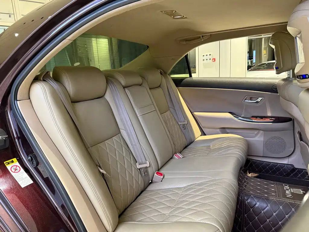 Toyota Crown — миниатюра 14