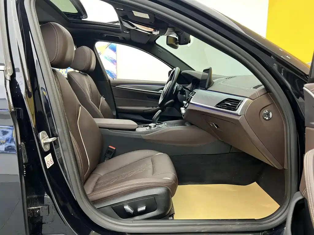 BMW 5 Series — миниатюра 20