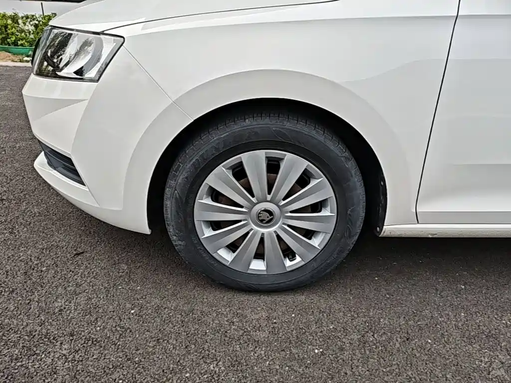 Skoda Rapid Spaceback — миниатюра 23