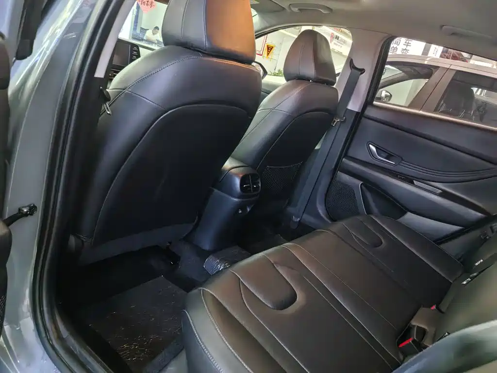 Hyundai Elantra — миниатюра 10