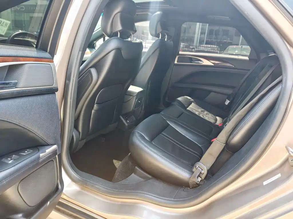 Lincoln MKZ — миниатюра 6