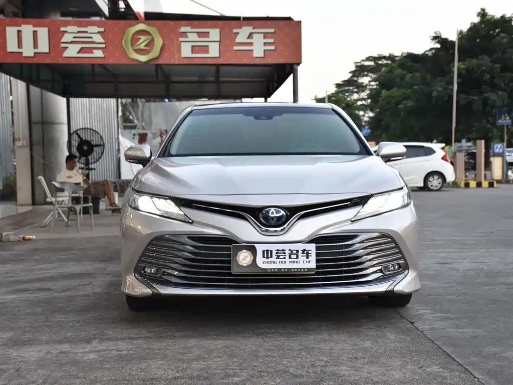 Toyota Camry — миниатюра 3