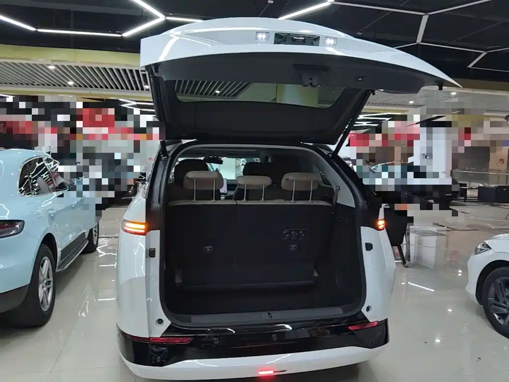 XPeng X9 — миниатюра 19
