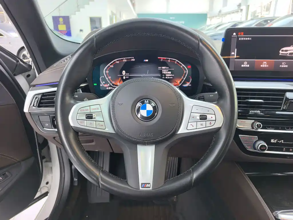 BMW 5 Series — миниатюра 7