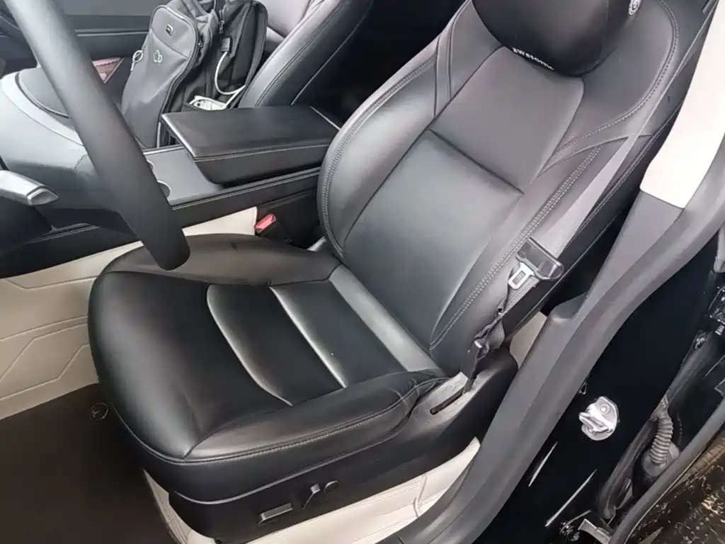 Tesla Model Y — миниатюра 15