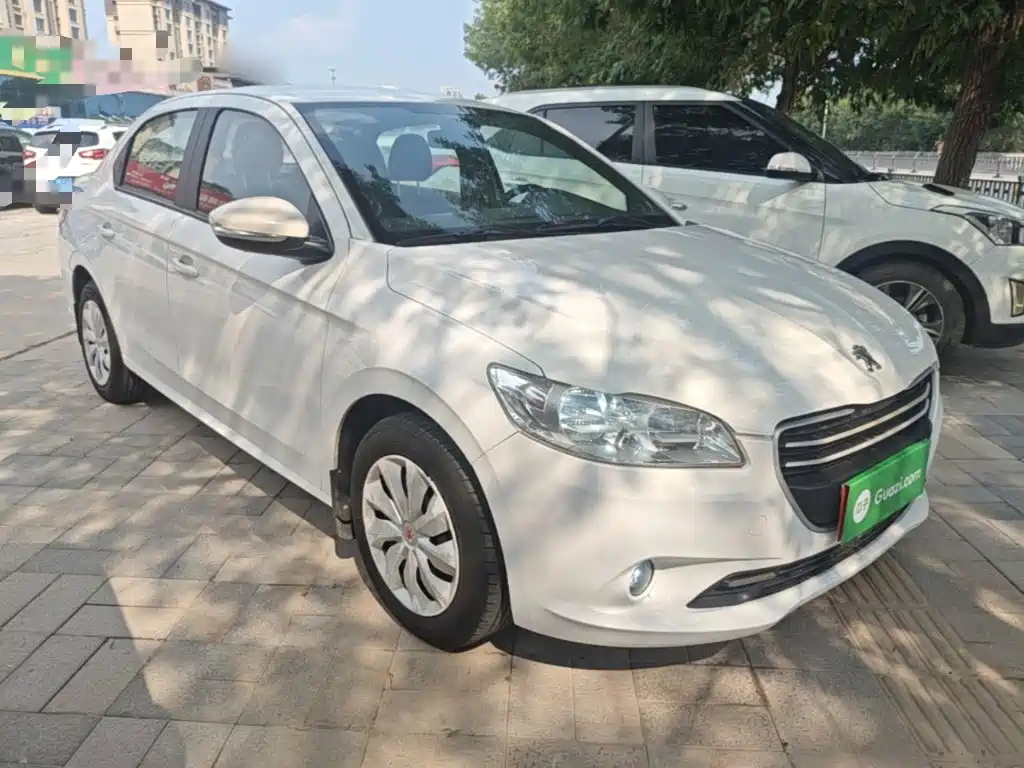 Peugeot 301 2016 1.6L MT Comfort