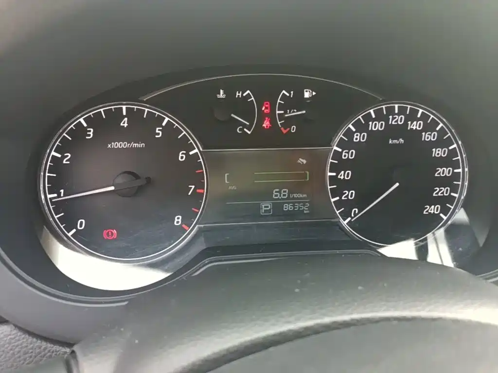 Nissan Tiida — миниатюра 12