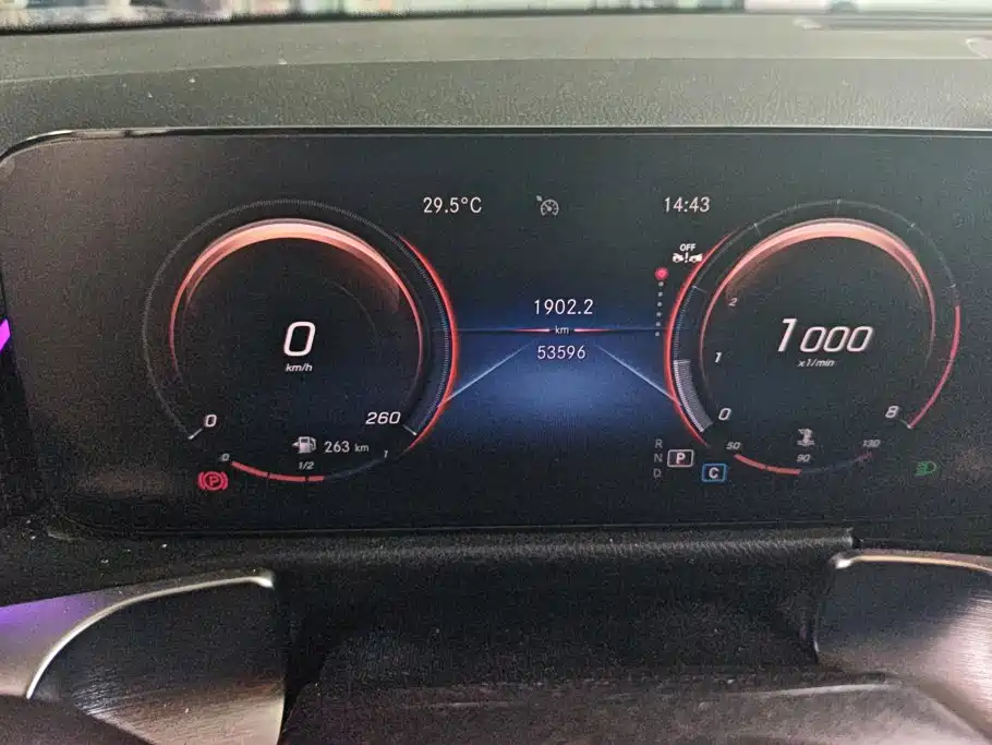 Mercedes-Benz GLB — миниатюра 14
