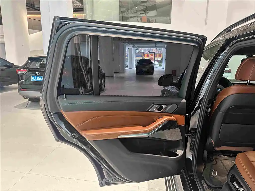 BMW X7 — миниатюра 14