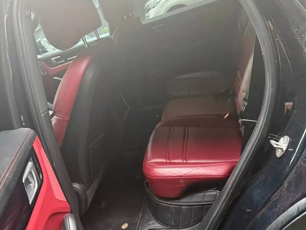 Porsche Cayenne — миниатюра 6