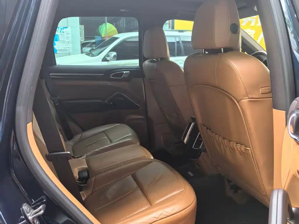Porsche Cayenne — миниатюра 12