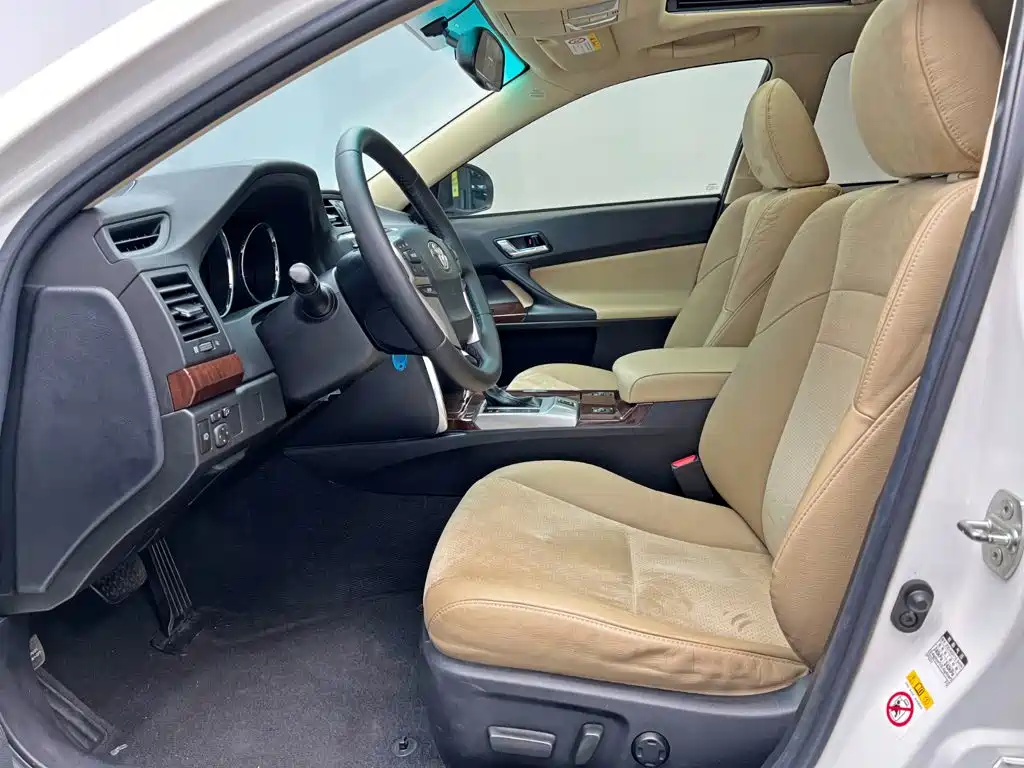 Toyota Reiz — миниатюра 13