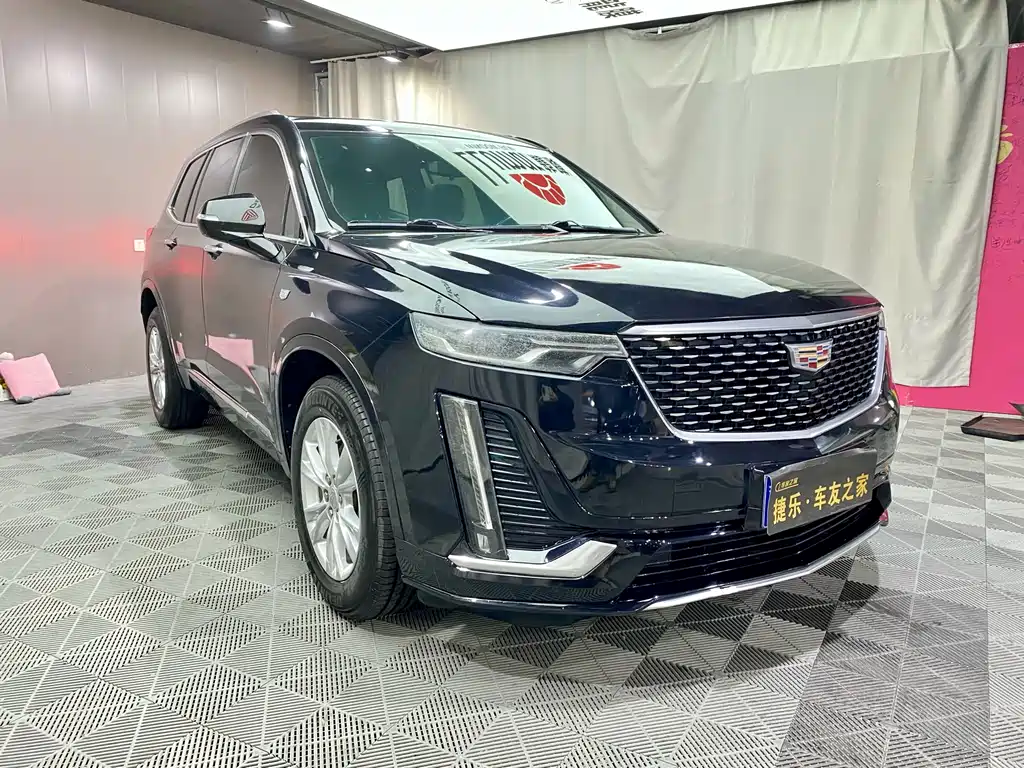 CADILLAC XT6