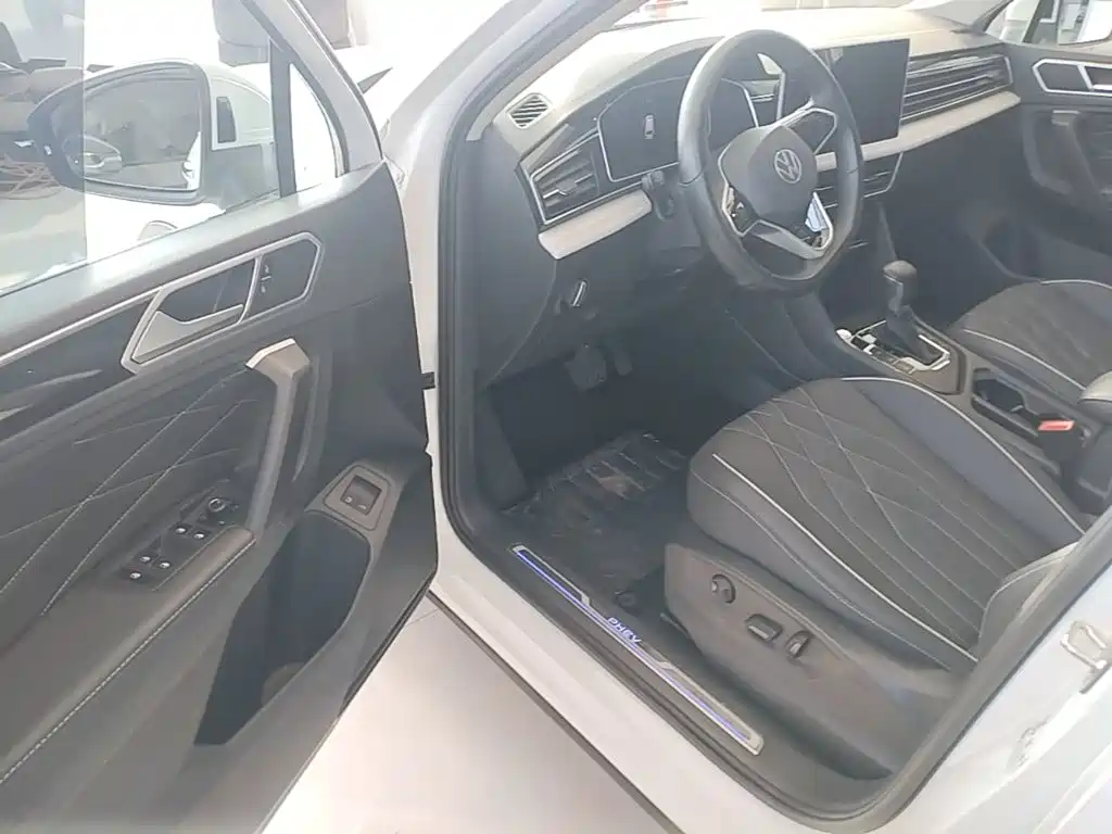 Volkswagen Tiguan L PHEV — миниатюра 16