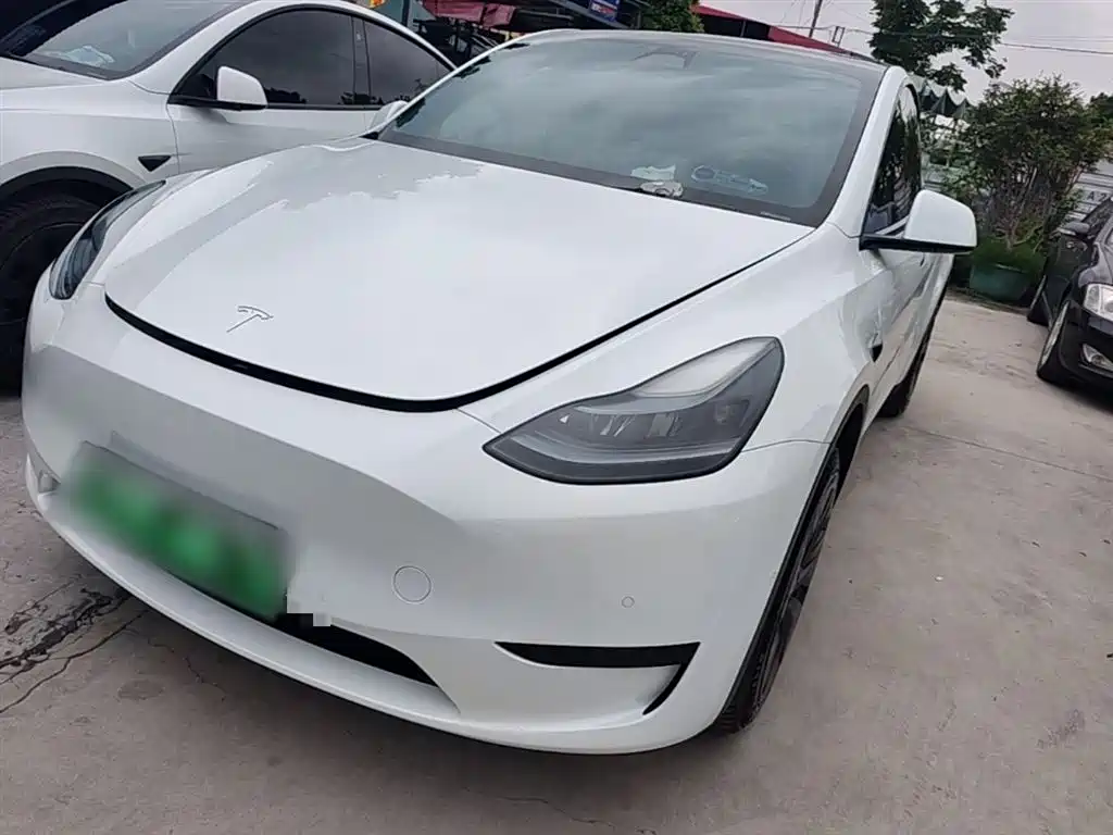 Tesla Model Y 2024