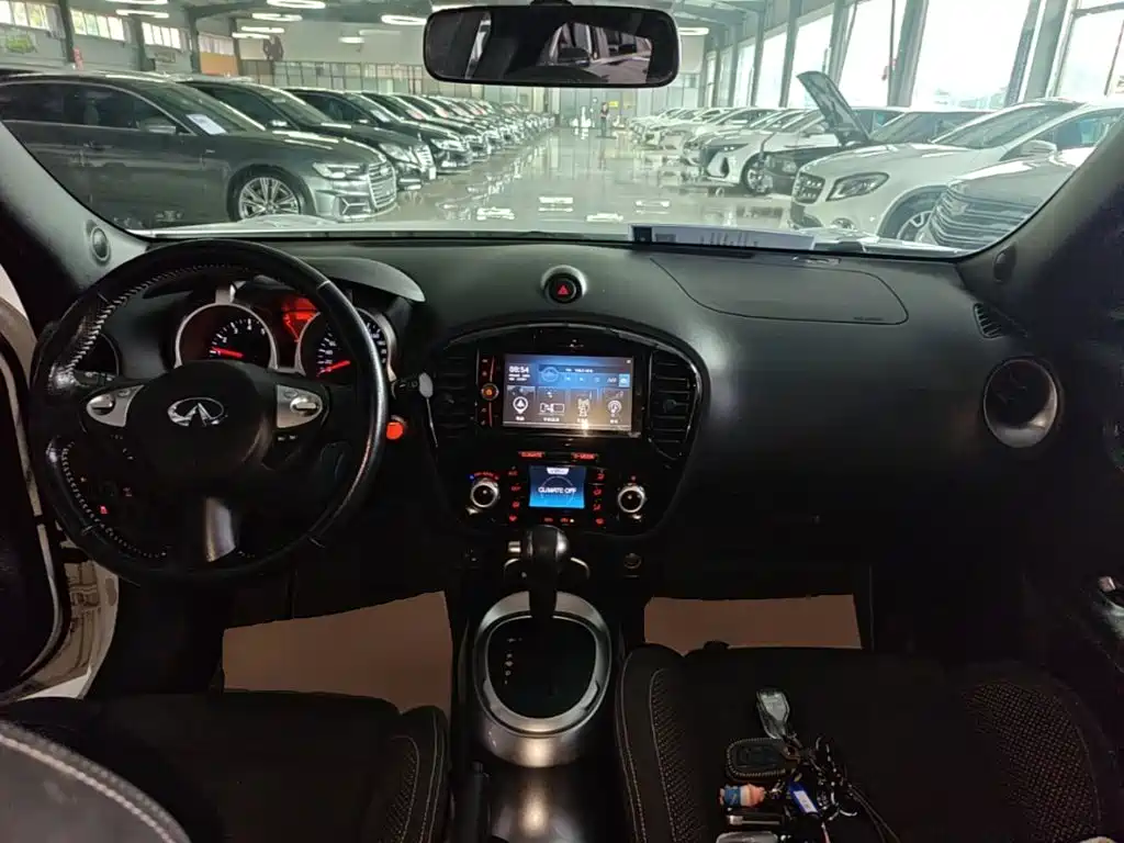 Infiniti ESQ — миниатюра 10