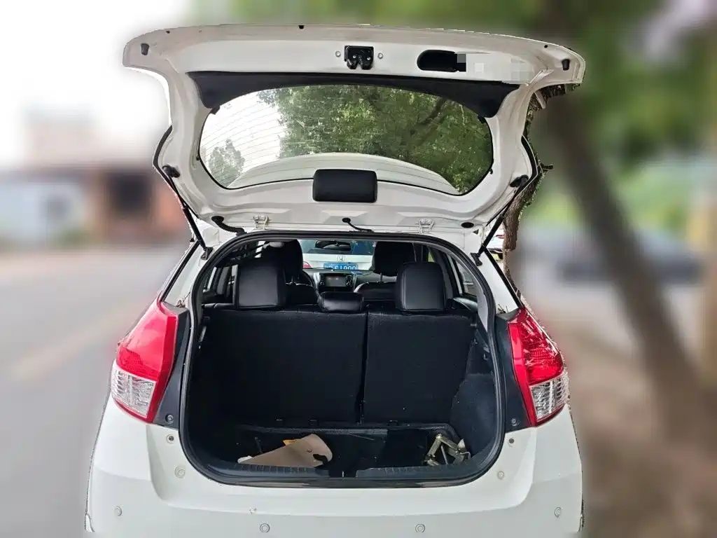 Toyota Yaris L — миниатюра 15