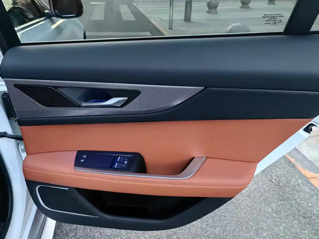 Jaguar XEL 2021 2.0T 250PS R-DYNAMIC SE Sport