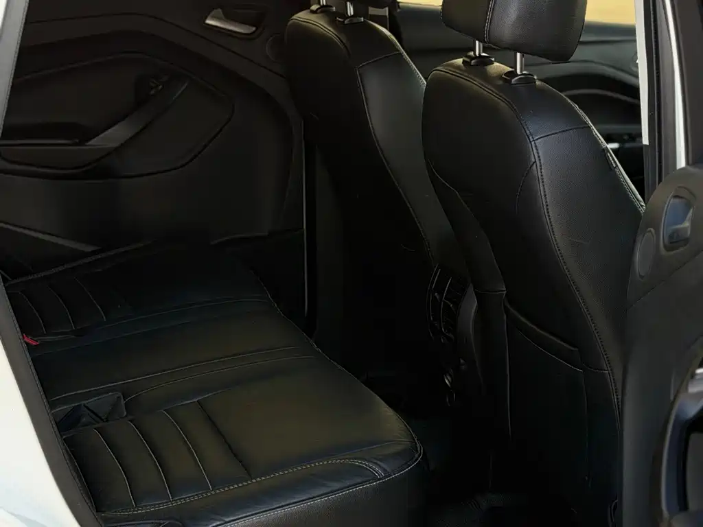 Ford Kuga — миниатюра 8