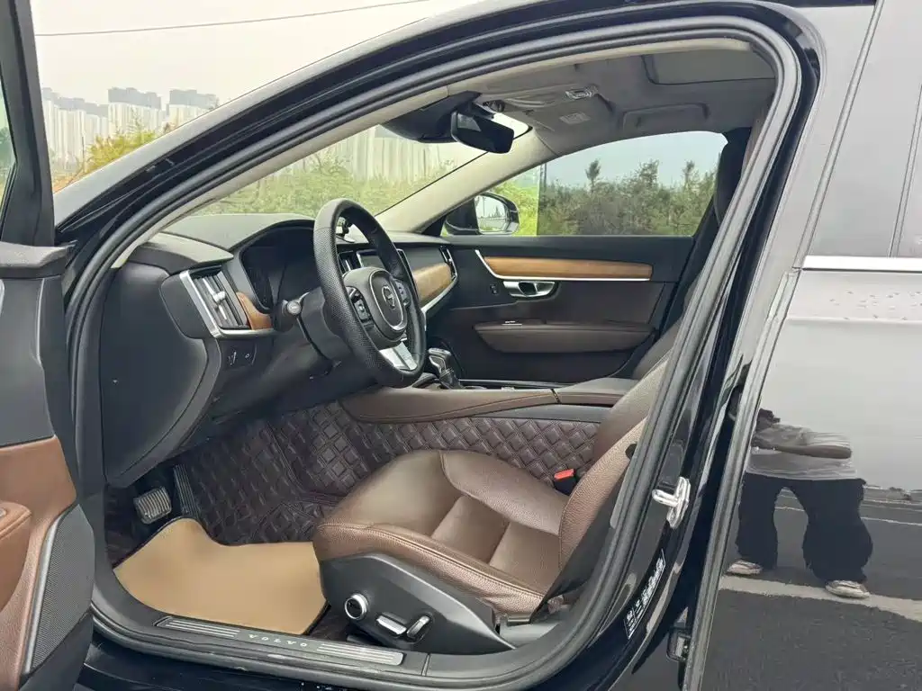 Volvo S90 — миниатюра 20